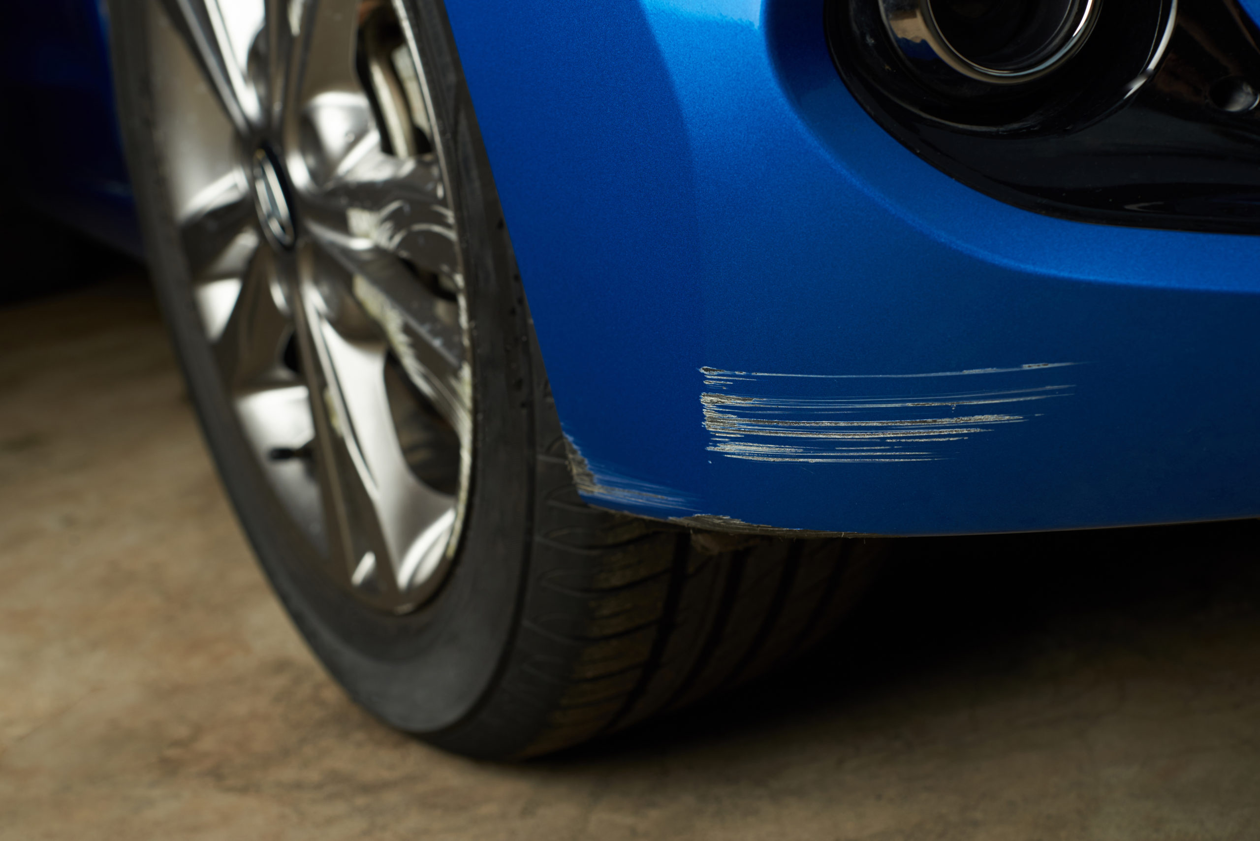 車の線傷を3 300円で修理する方法とは 相場料金も解説 格安板金塗装 池内自動車