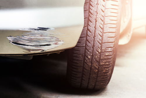 車の線傷を消す方法とは 業者に依頼したときの修理代を詳しく解説 格安板金塗装 池内自動車