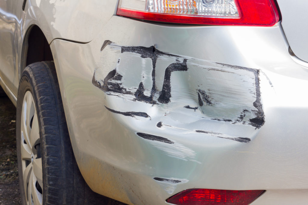 バンパーをぶつけたら傷なしでも修理は必要 修理代や賢い保険利用について解説 格安板金塗装 池内自動車
