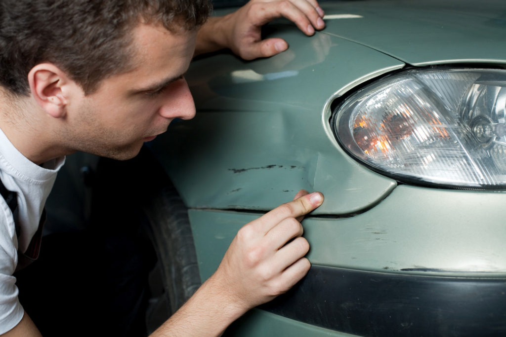 バンパーをぶつけたら傷なしでも修理は必要 修理代や賢い保険利用について解説 格安板金塗装 池内自動車