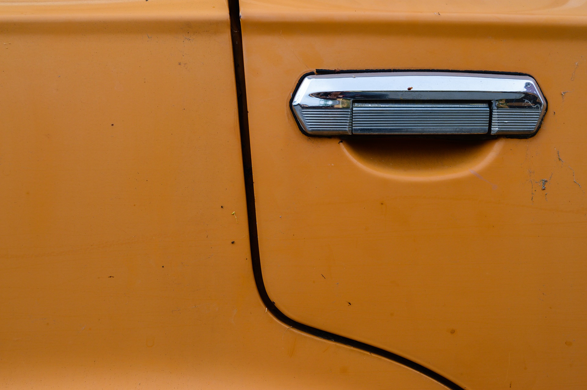 車のドアの傷 ガリ傷 の原因は 気になる修理代も解説 格安板金塗装 池内自動車