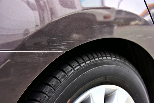車の浅いひっかき傷はコンパウンドで十分 修理代や原因を解説 格安板金塗装 池内自動車
