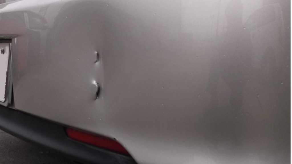 車のバンパーに穴が 修理代はいくらかかる 格安板金塗装 池内自動車