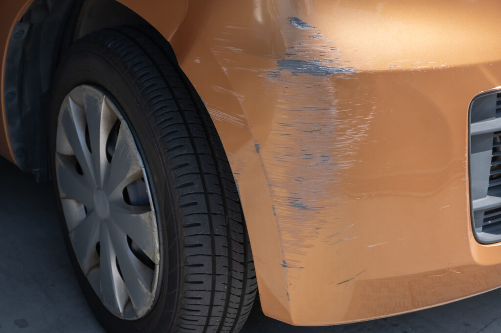 軽自動車のバンパーのこすり傷は放っておいてもいい？