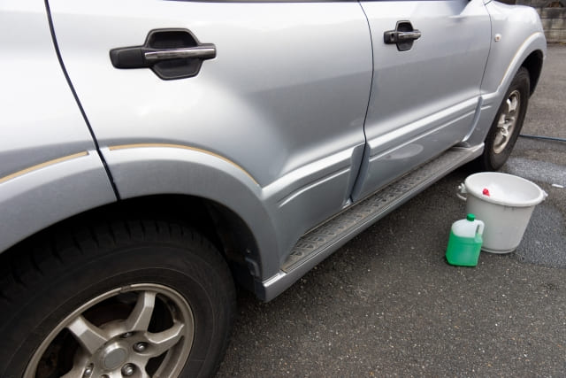 車の塗装の傷は氷が原因？冬に愛車を守る予防策とDIYでできる浅い傷の消し方