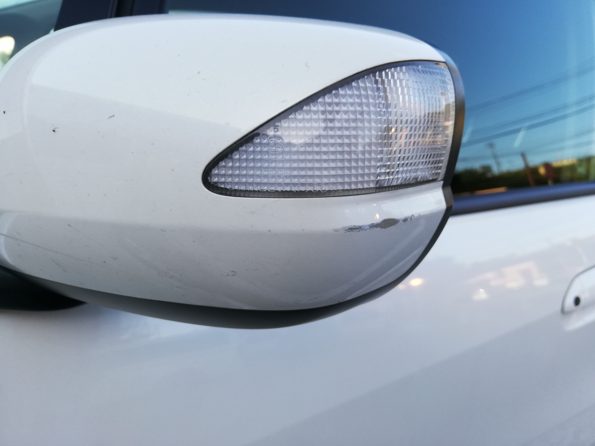 【修理事例あり】ドアミラーの交換費用はなぜ高い？修理で安く済ませる判断基準とプロの裏ワザ