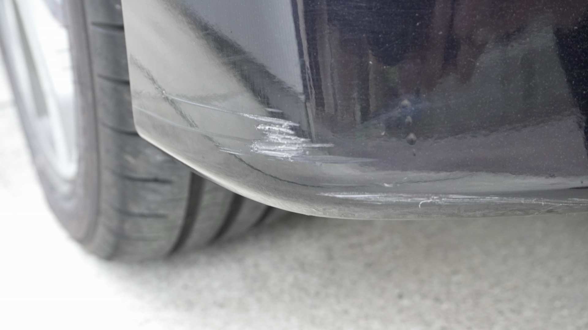 バンパー修理10万円？ディーラー工賃の「高すぎ」を半額以下にする方法【池内自動車】