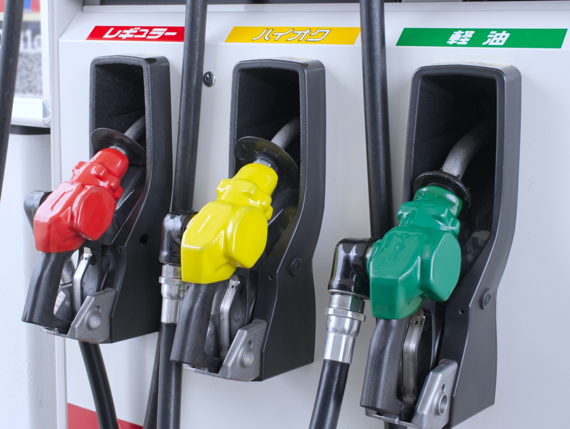 板金塗装はガソリンスタンドが安いとは限らない！プロが教える料金の裏側と賢い選び方