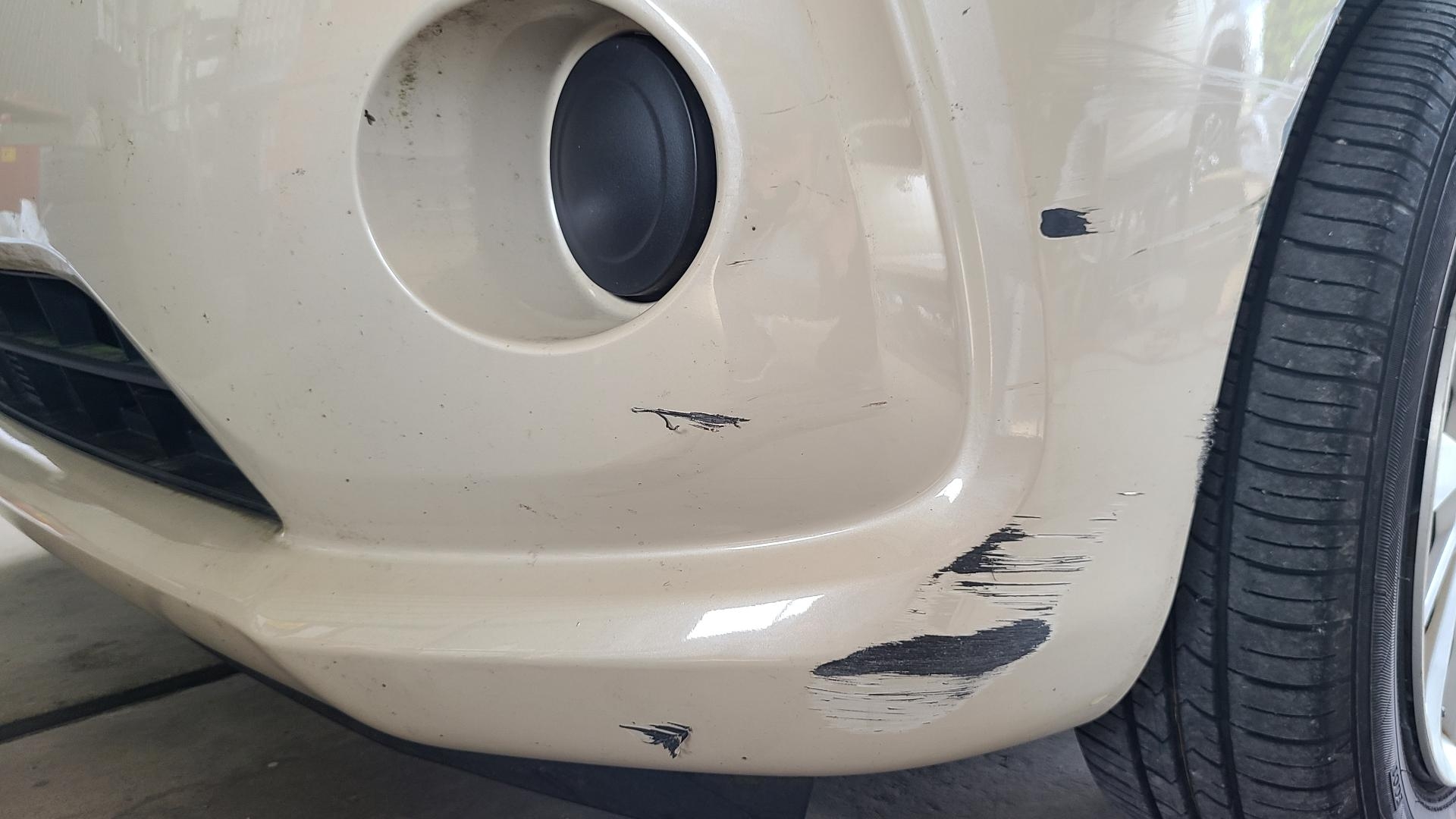 【車を擦った】保険を使うと損する？「3等級ダウン」の真実と、自腹修理（現金）の方が安くなる「ボーダーライン」の計算式