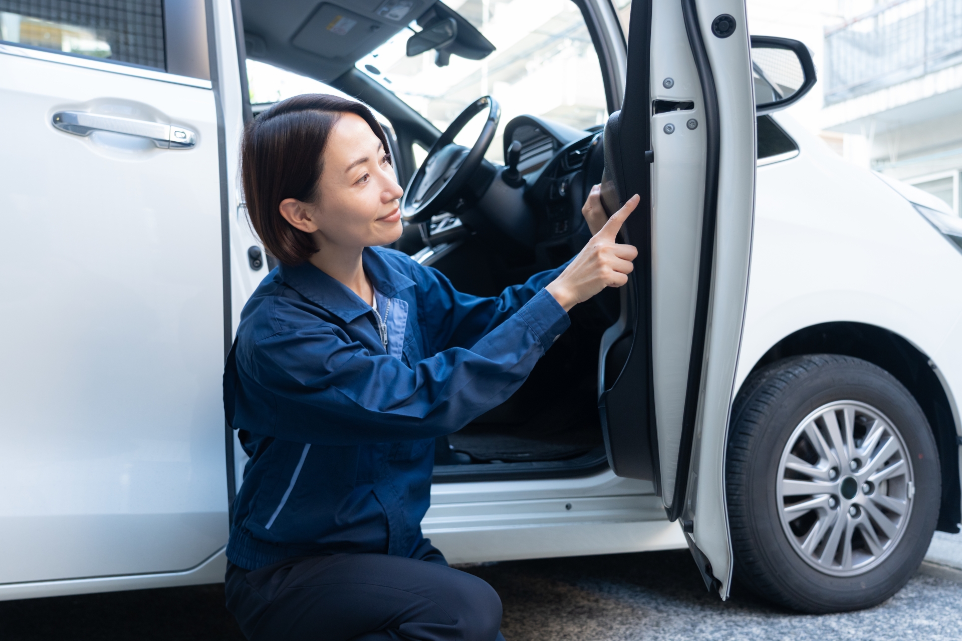 下取り損しない!車の傷による減額相場と「直して出す」べき判断基準