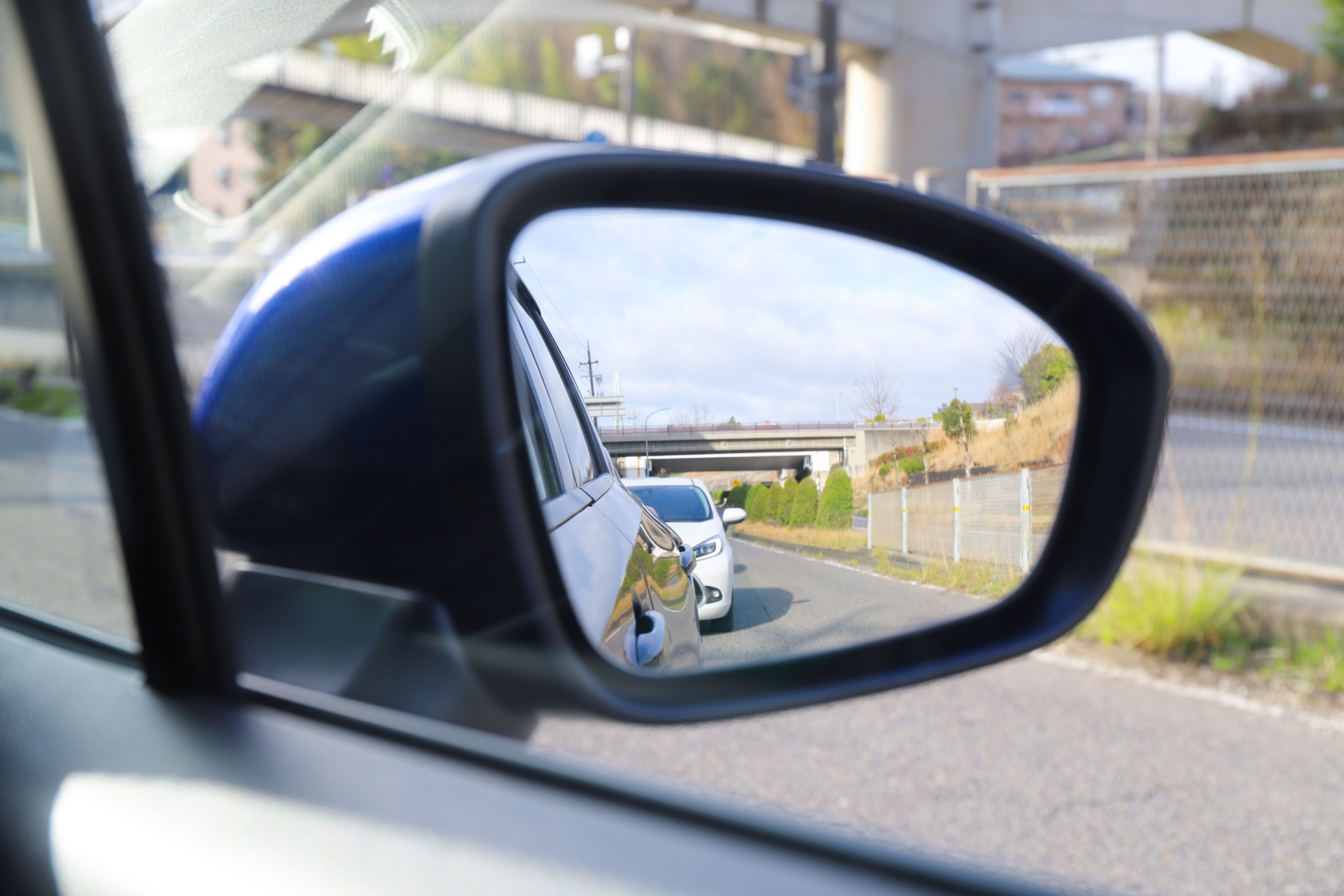 【プロが解説】BSM付きサイドミラー、ぶつけた時の修理代を安く抑える「切り分け術」