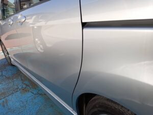 ホンダ スパイク 左フロントドア、リアドア、クォーター、リアバンパーの修理事例②