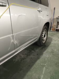 トヨタ サクシード 左フロントドア、左リアドア、左クォーターの修理事例②