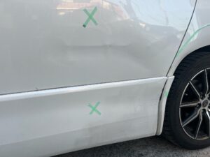 トヨタ アルファード 左スライドドア、マッドガード、左クオーターパネル、左リアバンパーの修理事例①