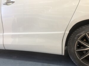 トヨタ アルファード 左スライドドア、マッドガード、左クオーターパネル、左リアバンパーの修理事例②