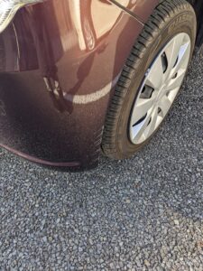 ダイハツ ミラココア 左フロントバンパーの修理事例①