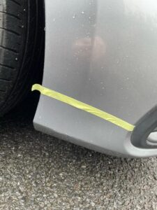 ホンダ インサイトの右フロントバンパーの修理事例①