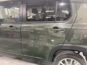 トヨタ RAV４ 左リアドアの修理事例②