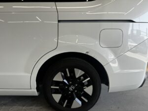 ホンダ ステップワゴン 左スライドドア、左クオーターパネルの修理事例①