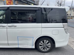 ホンダ ステップワゴン 左リアドアの修理事例①