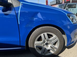 フォルクスワーゲン ポロ 右フェンダーパネルの修理事例①