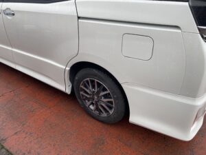 トヨタ VOXY 左スライドドアガーニッシュ、クォーターガーニッシュ、左リヤバンパーの修理事例②