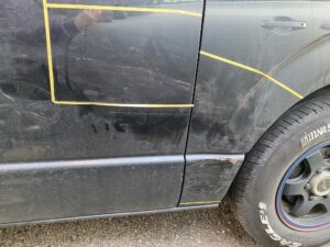 トヨタ ハイエース 左スライドドア、クォーターの修理事例①