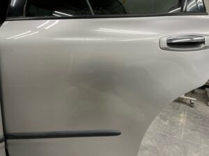 日産 ステージア 左リアドアの修理事例②