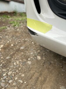 BMW 320i 右フロントバンパーの修理事例②