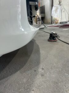 BMW 320i 右フロントバンパーの修理事例④