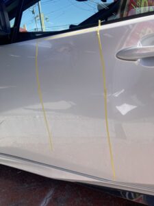トヨタ プリウス 左フロントドアの修理事例①
