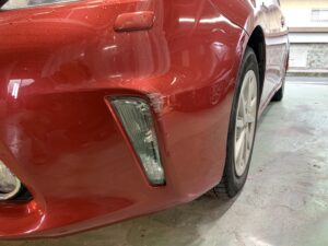 トヨタ プリウス 左フロントバンパーの修理事例①
