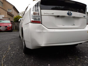 トヨタ プリウスα 左リアバンパーの修理事例①