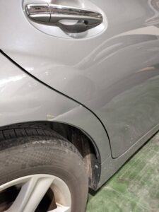 トヨタ マークX 右リアドア、右クォーターの修理事例①