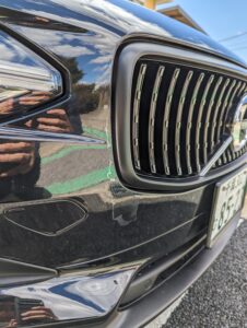 ボルボ V90 右フロントバンパーの修理事例①