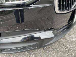 ボルボ V90 右フロントバンパーの修理事例②