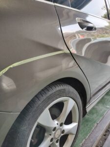 メルセデス・ベンツ Bクラス 右クォーターパネルの修理事例①