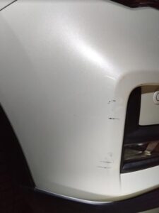 日産 エクストレイル 右フロントバンパーの修理事例①