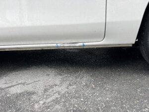 日産 キャラバン 左ロッカーパネルの修理事例①