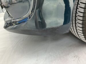 ホンダ フリードの左フロントバンパーの修理事例①
