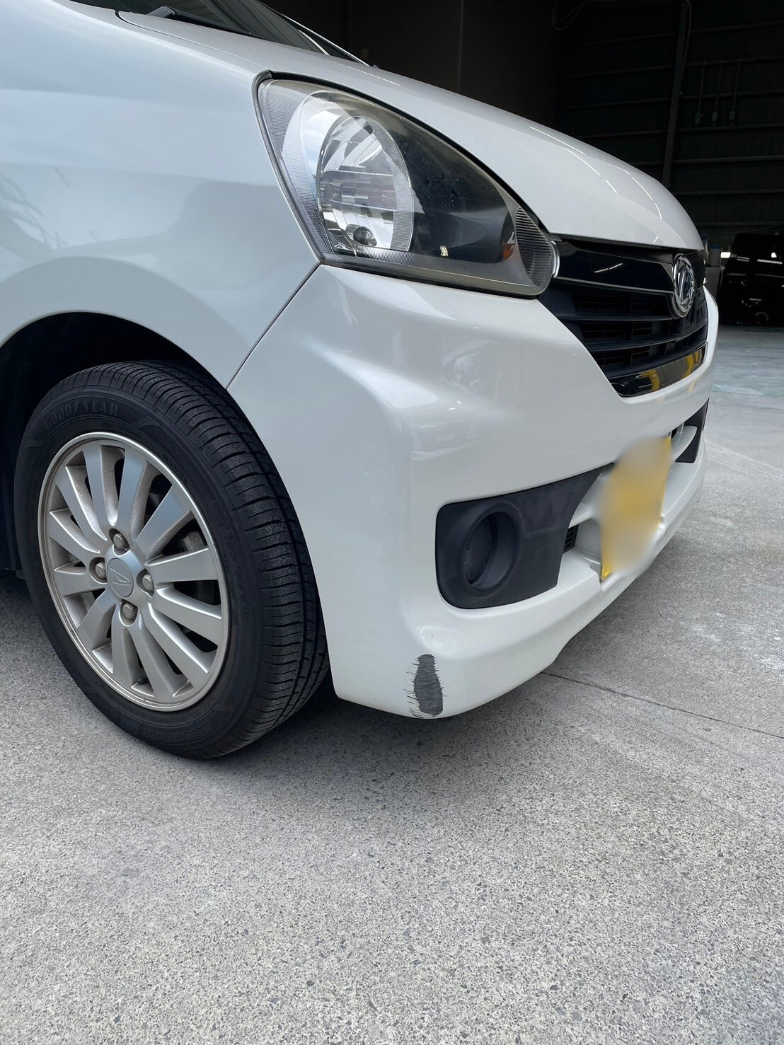 ダイハツ ミラ フロントバンパーの修理事例