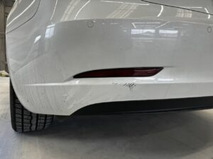 テスラ テスラ3 左リアバンパーの修理事例①