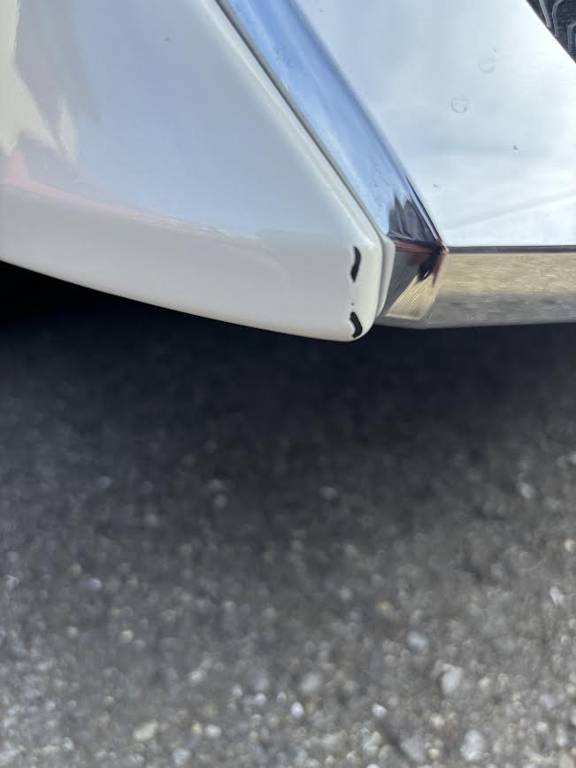 トヨタ VOXY 右フロントバンパーの修理事例