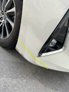 トヨタ アルファード 右フロントバンパーの修理事例1