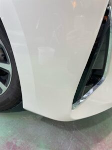 トヨタ アルファード 右フロントバンパーの修理事例2