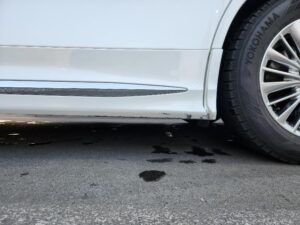 トヨタ アルファード 左スライドドアガーニッシュ、左クオーターガーニッシュの修理事例①