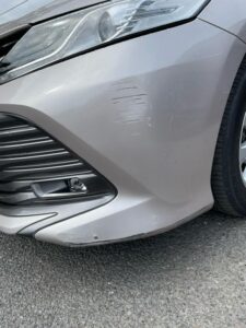 トヨタ カムリ 左フロントバンパーの修理事例①