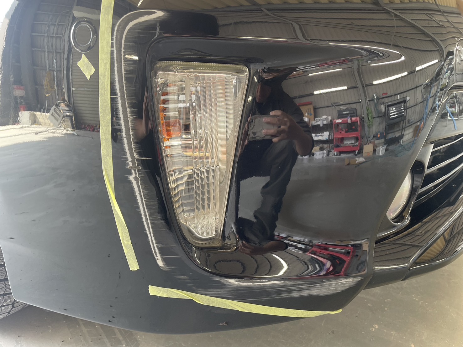 トヨタ プリウス 右フロントバンパーの修理事例