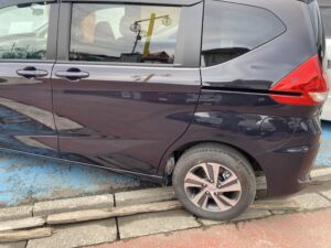ホンダ フリード 左スライドドア、左クォーター、左リヤバンパーの修理事例2