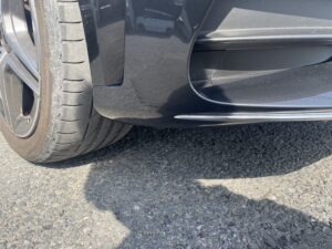 メルセデス・ベンツ Cクラス 右フロントバンパーの修理事例1